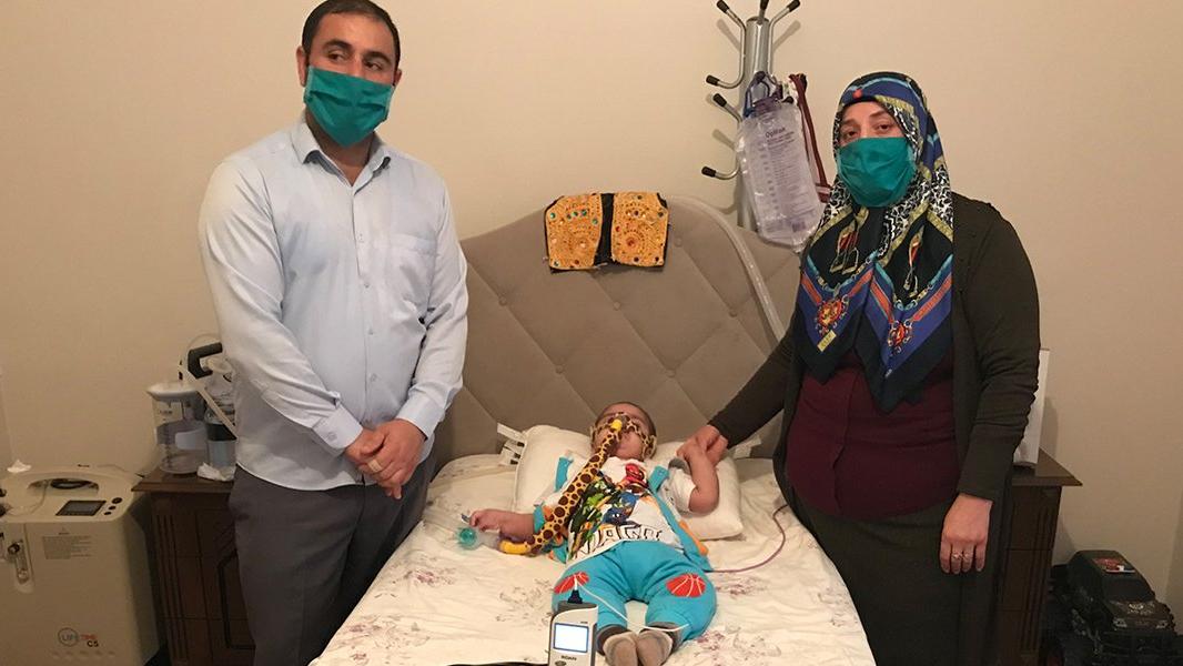 Gözyaşları içinde SMA hastası çocuğu için yardım bekliyor