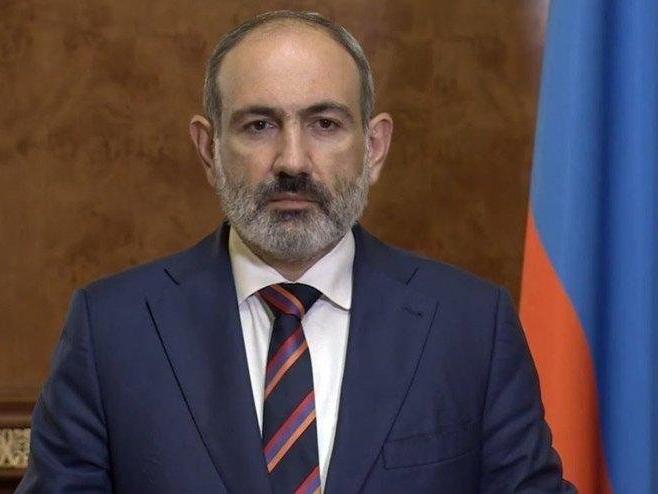 Ermenistan'ın savunma bakanı da istifa etti