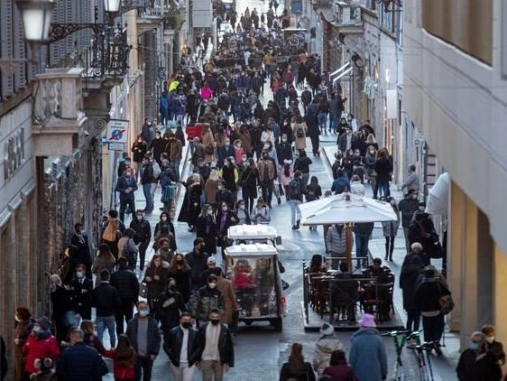 İtalya'da aktif vaka sayısı 800 bini aştı