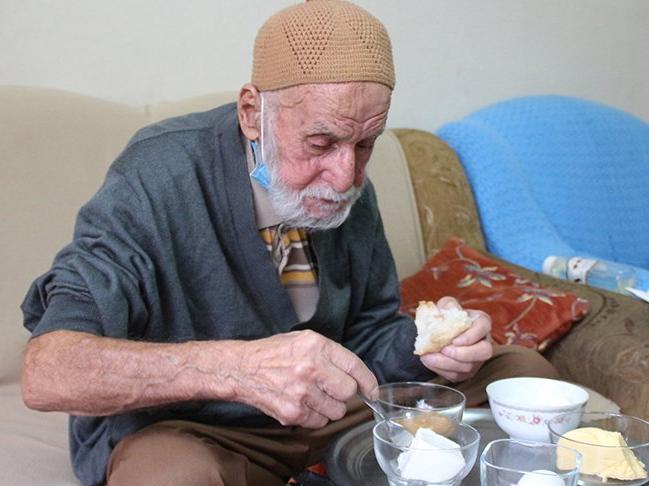 96 yaşında coronayı yendi:  Süt, bal, pekmez tükettim