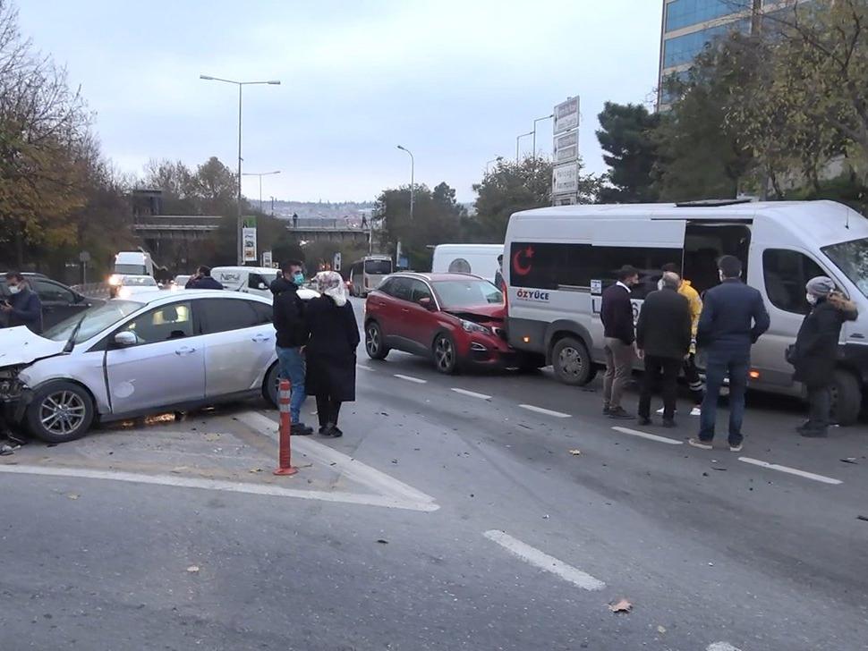 Beyoğlu'nda zincirleme kaza: 4 yaralı