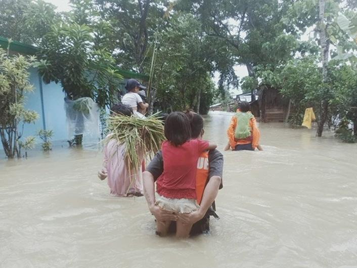 Filipinler’de 1 milyon kişi evini terk etti