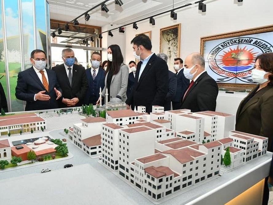 Karantinada olması gereken AKP'li başkan etkinlik etkinlik geziyor