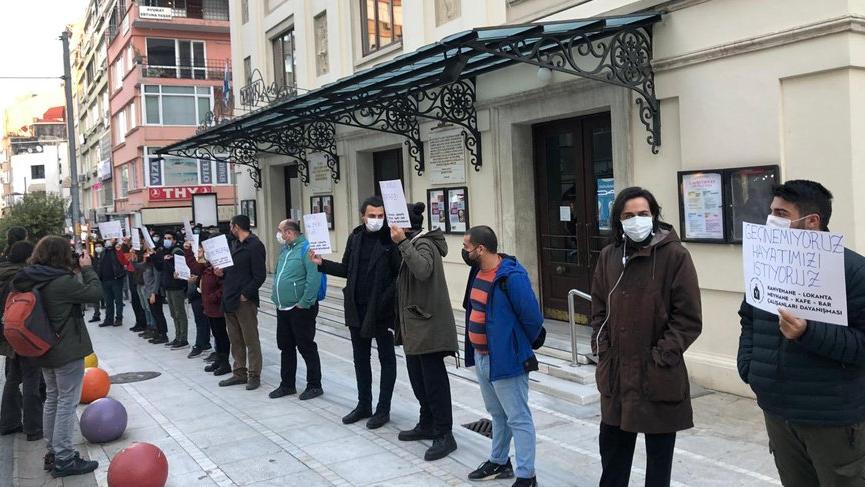 İstanbul'da kafe ve bar çalışanlarından sessiz eylem: Coronadan değil açlıktan öleceğiz