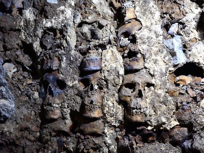 Meksika'da heyecan yaratan keşif... Kafatası kulesinin yeni bölümleri ortaya çıktı