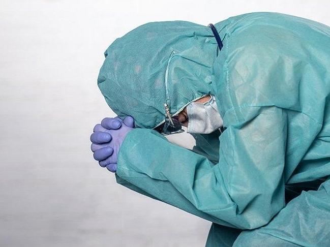 2 günde 10 sağlık çalışanı coronadan yaşamını yitirdi
