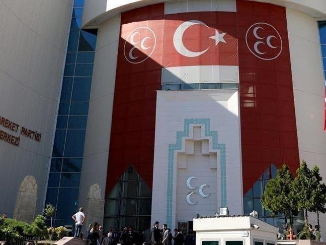 MHP'den Davutoğlu ve Karamollaoğlu'na 'tek dernekte toplanın' teklifi