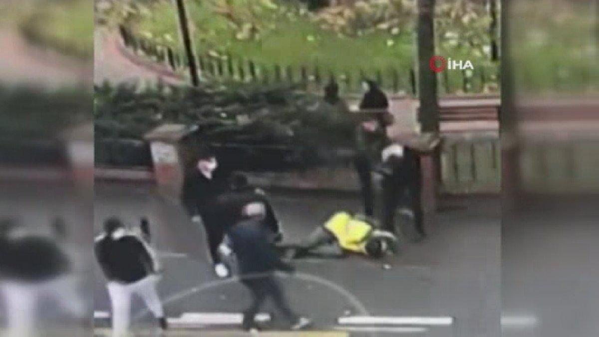 Sağlık çalışanlarını adım adım izleyip darp ettiler