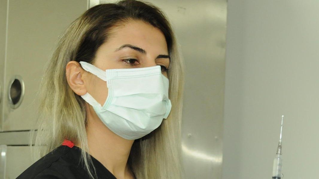 Coronayı yenen hemşire: Maskesiz dolaşanlar keşke pandemi servisini görse