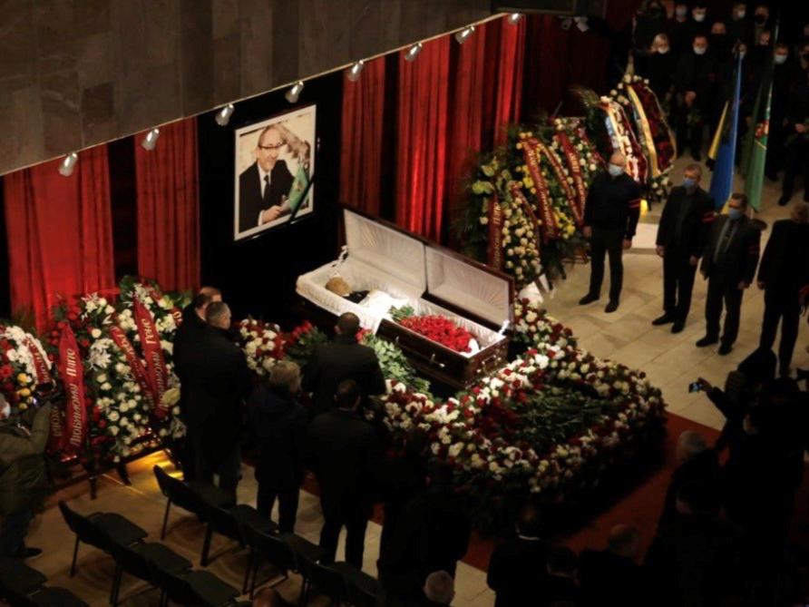 Coronadan ölen belediye başkanının cenazesine 110 bin kişi katıldı