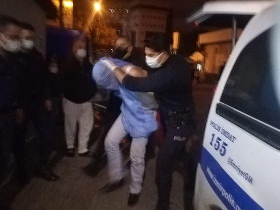 İzmir'de polise döner bıçaklı saldırı
