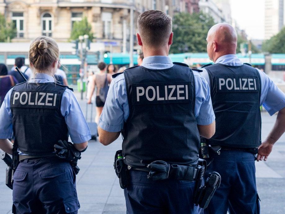 Almanya'da silahlı saldırı paniği: Yaralılar var