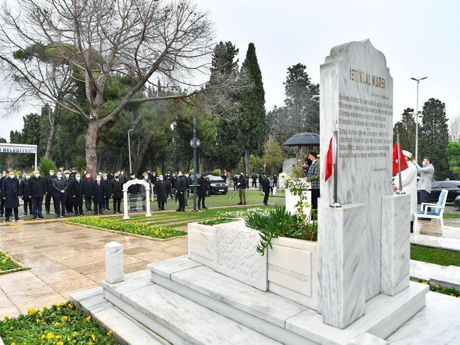 Mehmet Akif Ersoy, vefatının 84. yılında kabri başında anıldı