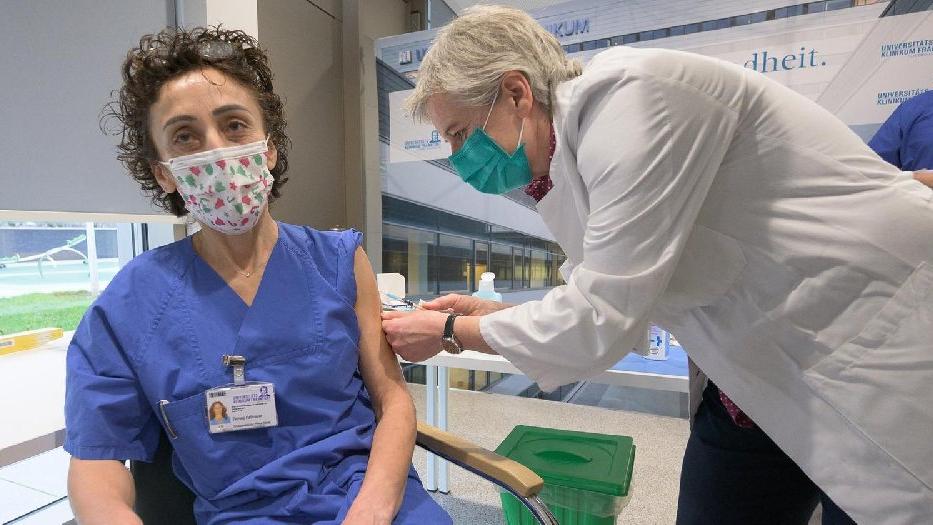 Corona virüsü aşısı olan ilk Türk: Hemşire Zeynep