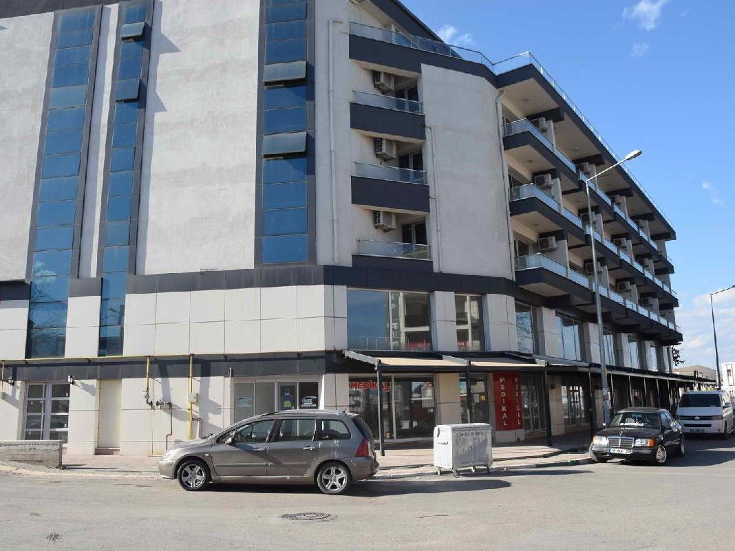 AKP'li belediyenin 5,5 milyon liraya inşa ettiği otel çürüyor