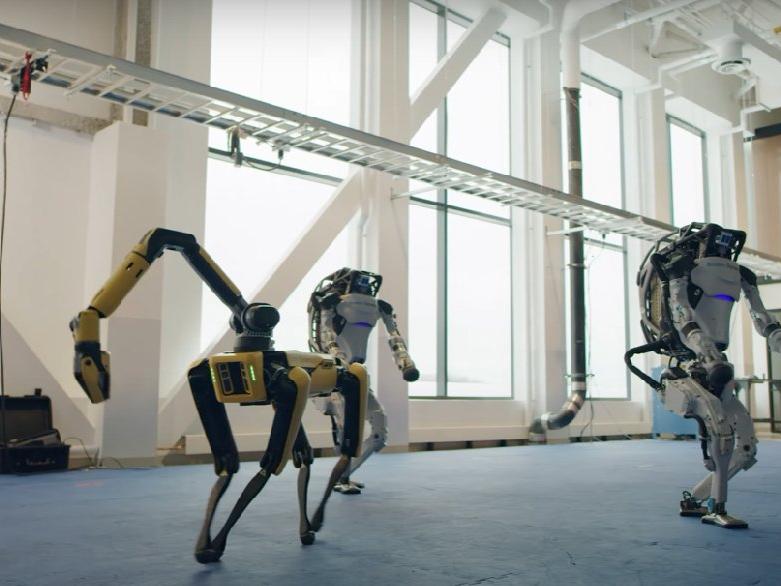 Robotlardan yeni yıl dansı - Sözcü Gazetesi