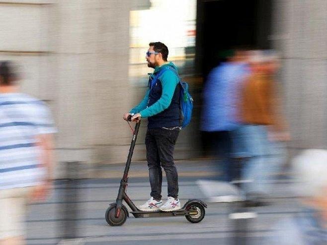 e-scooter’a iki kişi binen ceza ödeyecek