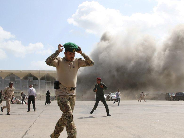 Yemen'de havalimanında patlama