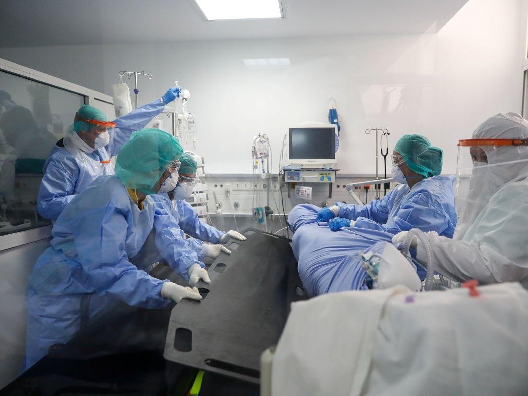 İsrail'de aşı yapılan 428 kişide corona çıktı