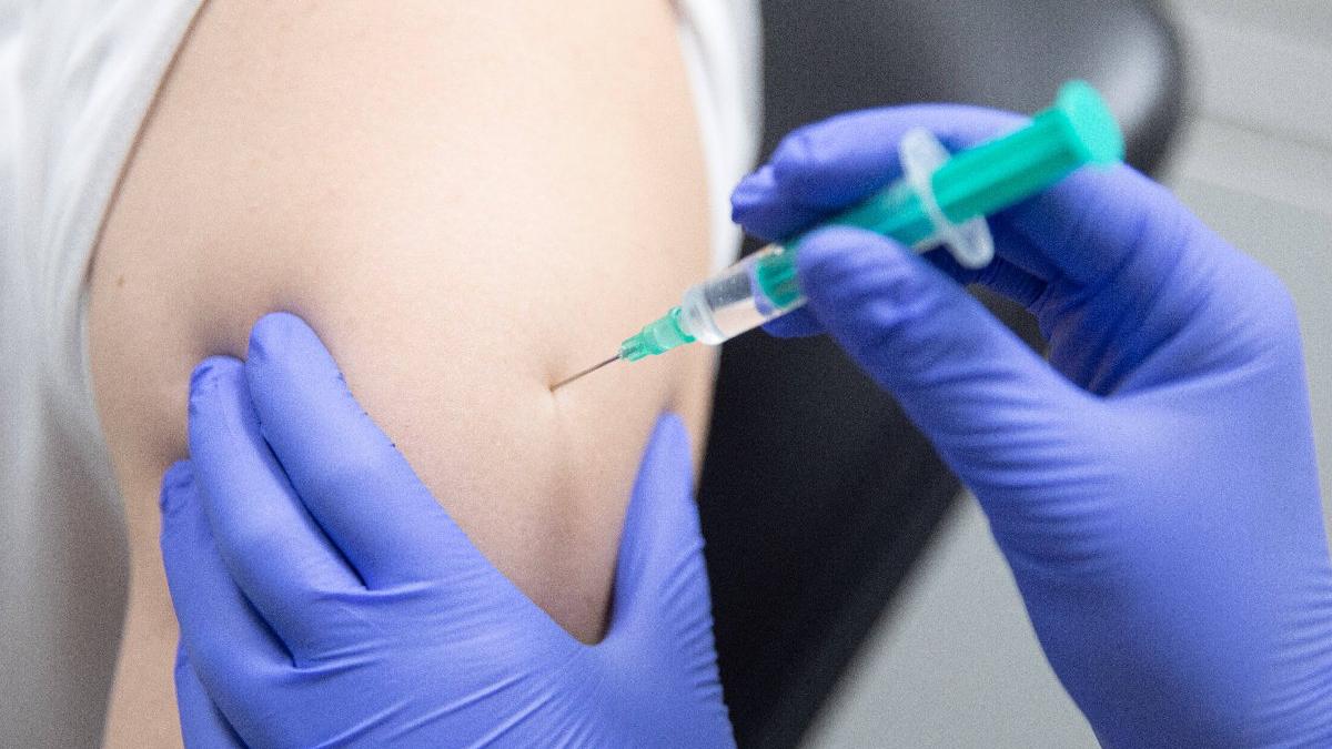 Bilim Kurulu üyesi Tezer: Aşı, 28 gün aralıkla uygulandığında antikor yanıtı daha yüksek