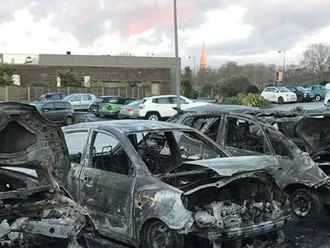 Fransa'da lüks araç bayisinde yangın: 40 araç kül oldu