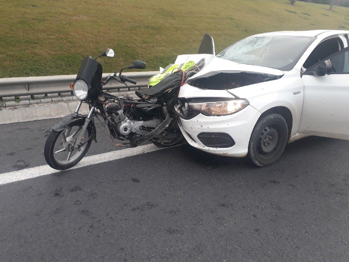 Motosiklet otomobile saplandı: Bir ölü