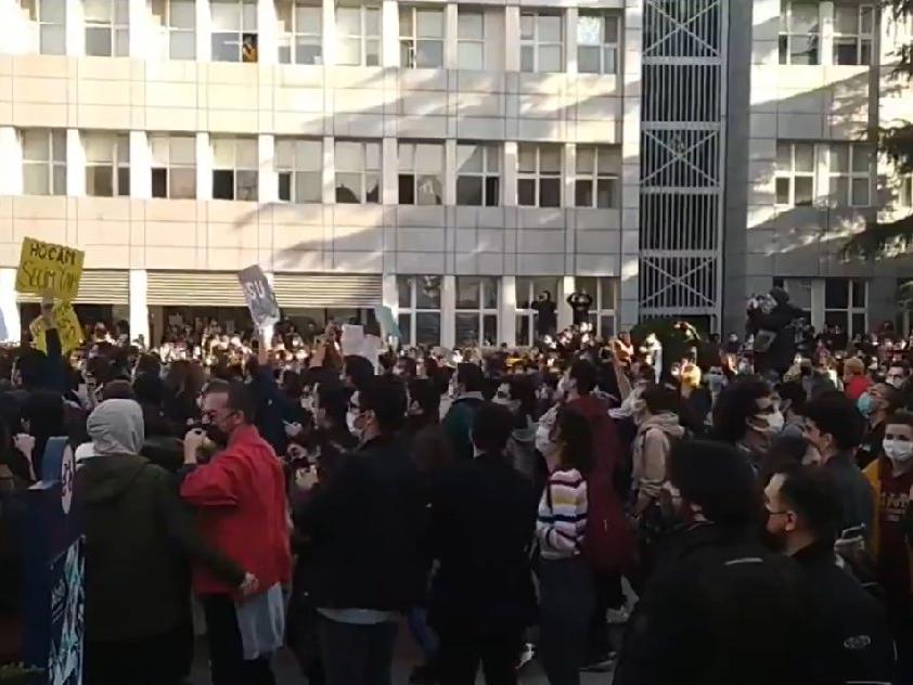 İstanbul Valiliği'nden Boğaziçi protestosu ile ilgili açıklama
