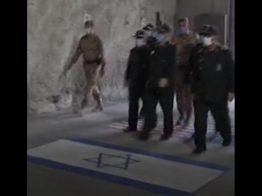 İran'dan yeraltında füze gözdağı... ABD ve İsrail bayraklarını çiğnediler