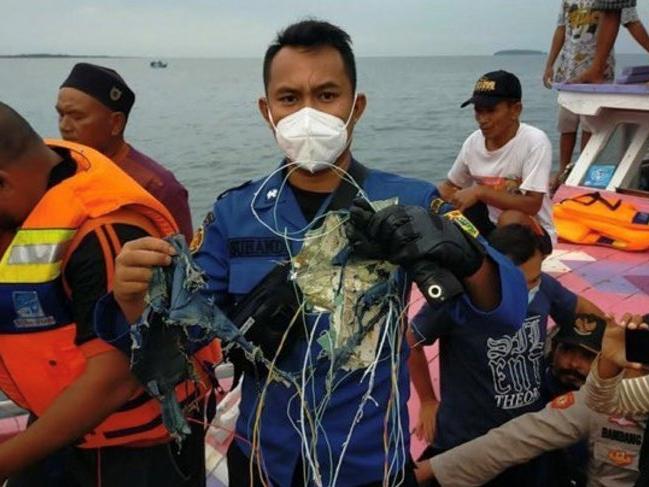 Endonezya'da uçağın düştüğü yer tespit edildi
