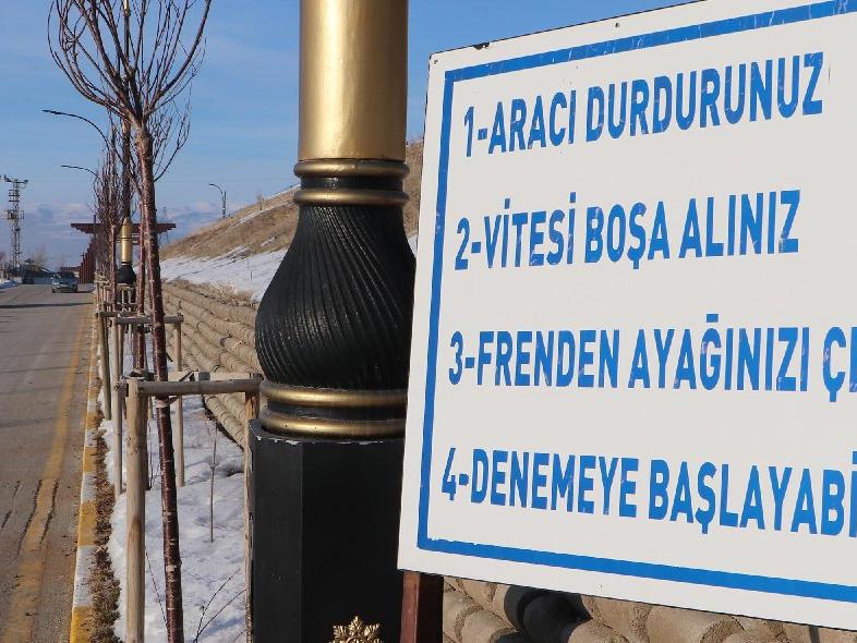 Erzurum'da yer çekiminin olmadığı iddia edilen "gizemli yol"