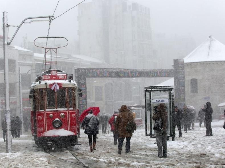 İstanbul'a 4 günlük kar yağışı uyarısı! Yarın hava durumu hızla değişecek...