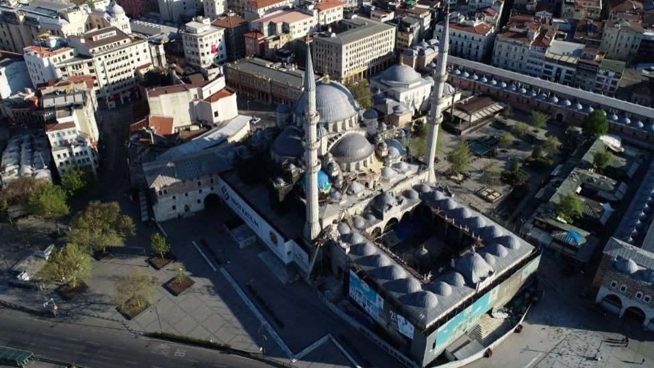 Yeni Camii ve Sultanahmet'in restorasyonu 2022'de tamamlanacak