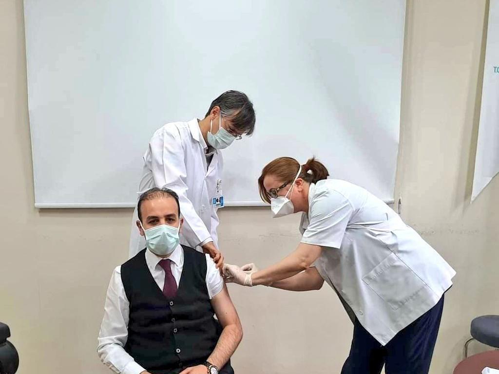 Aşı yaptıran AKP'li vekile tepki: Sağlık çalışanı mısınız?