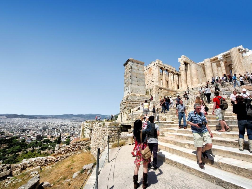 Yunanistan'ın umudu turizmde: Aşı zorunluluğu aranmayacak