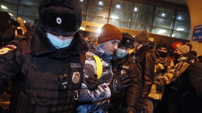  Navalnıy'nin destekçileri de gözaltına alındı
