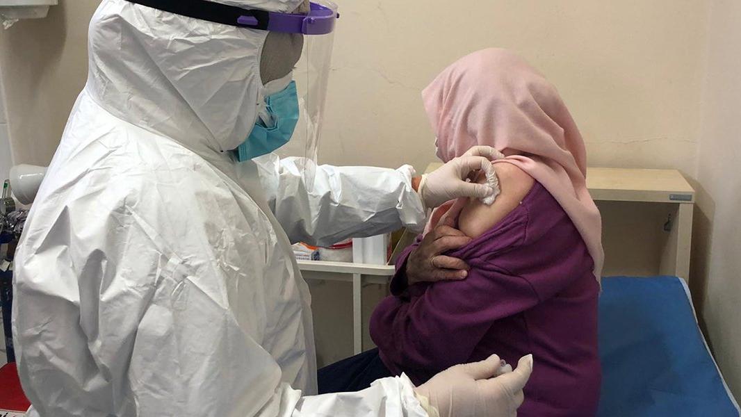 Huzurevlerinde corona aşısı yapılmaya başlandı