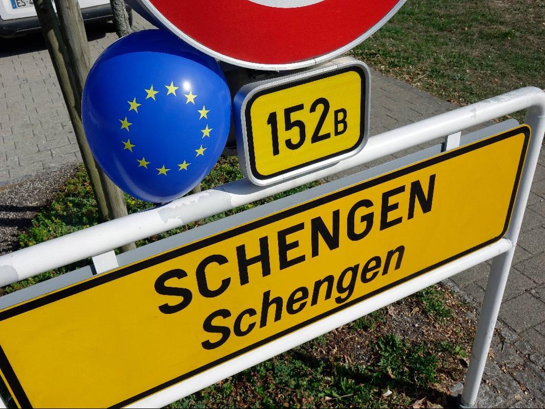 Schengen Bölgesi'ne vizesiz seyahat yeniden gündemde... Peki bu mümkün mü?