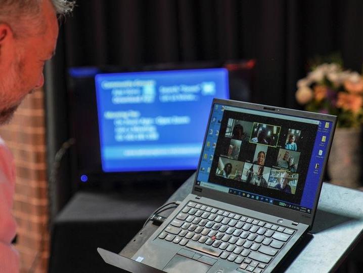 Almanya hükümetinden öğretmenlere 500 milyon euroluk dizüstü bilgisayar