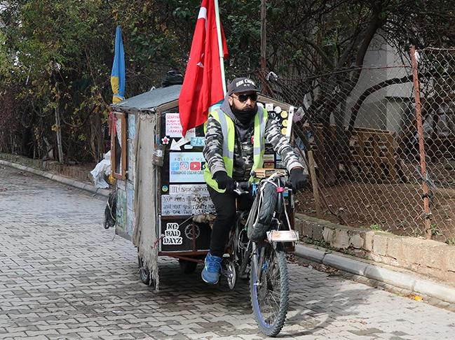Bisikletini evi yaptı, 6 yıldır dünyayı geziyor