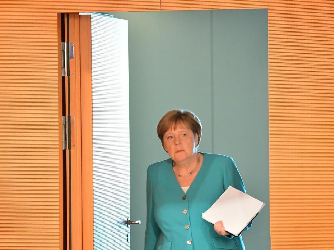 Angela Merkel aşı zirvesi düzenleyecek