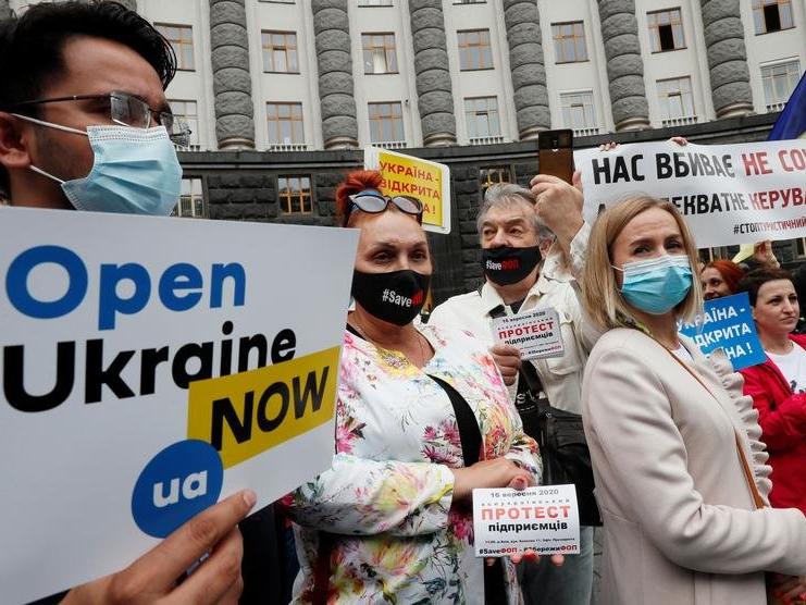 Karantinanın sona erdiği Ukrayna'da protestolar sürüyor