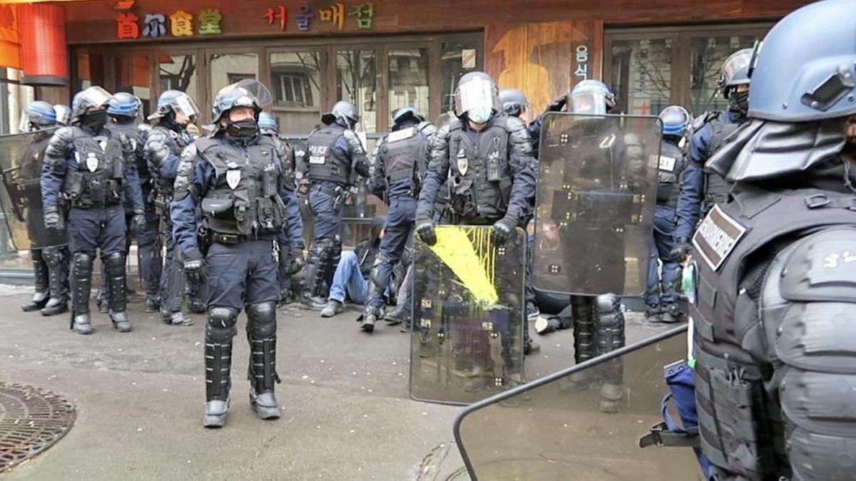 Fransa'da 'Küresel Güvenlik' yasası karşıtları tekrar sokağa indi
