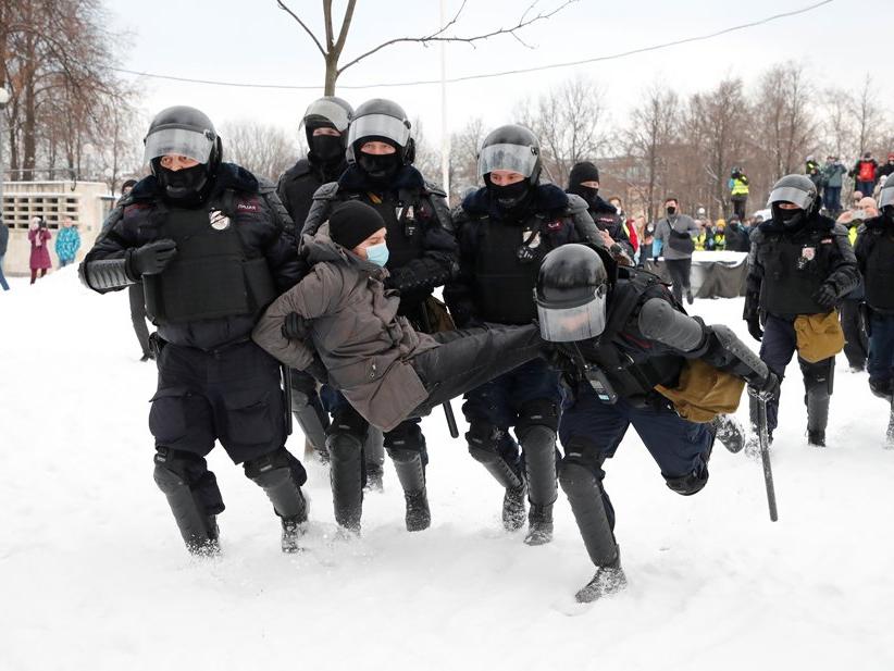 Rusya'da gergin gün: Protestolarda yüzlerce insan gözaltına alındı