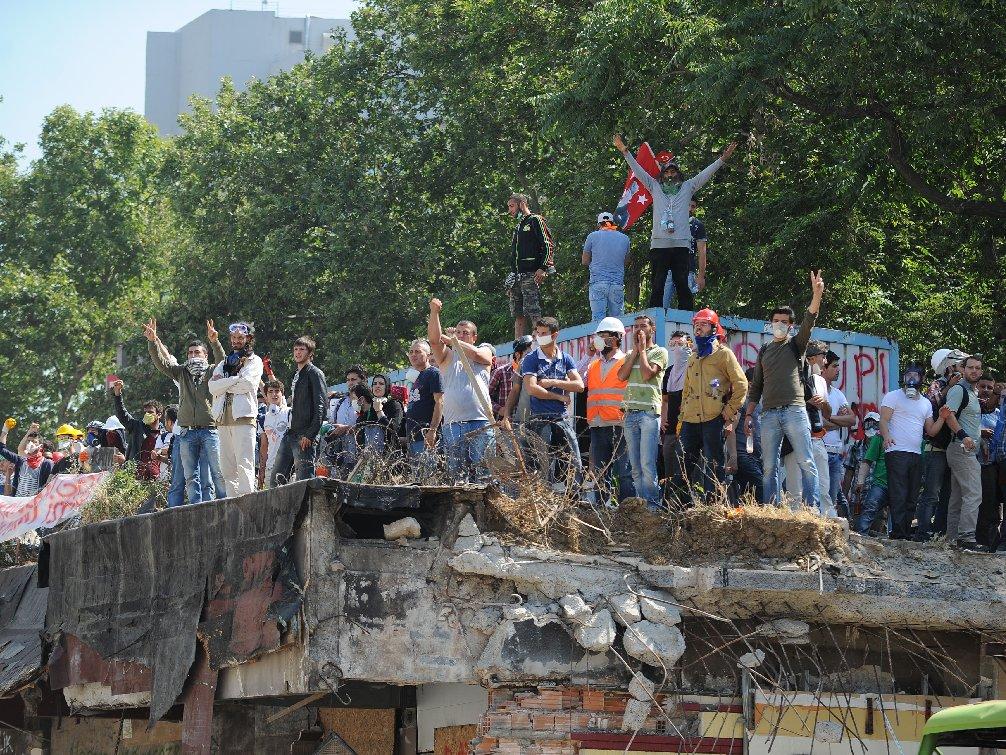 Gezi Parkı davası sanıklarına yurt dışına çıkış yasağı