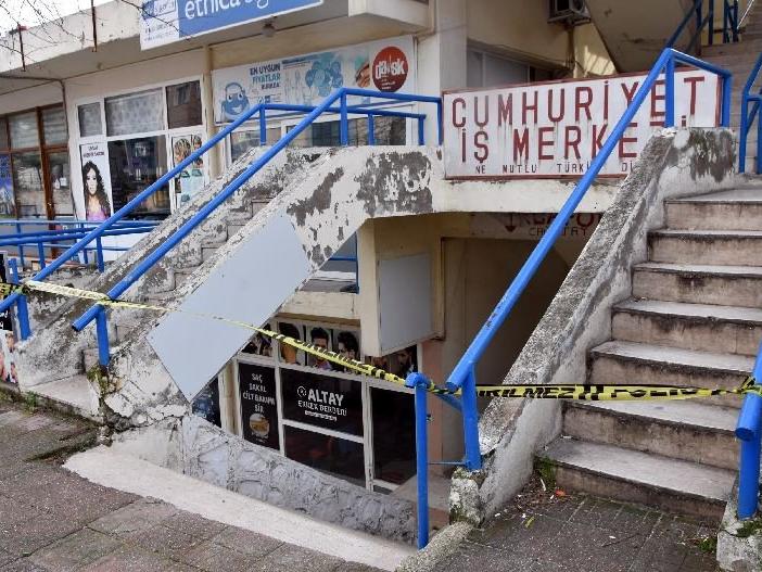 İzmir'de deprem fırtınasının ardından 22 dükkana tahliye kararı