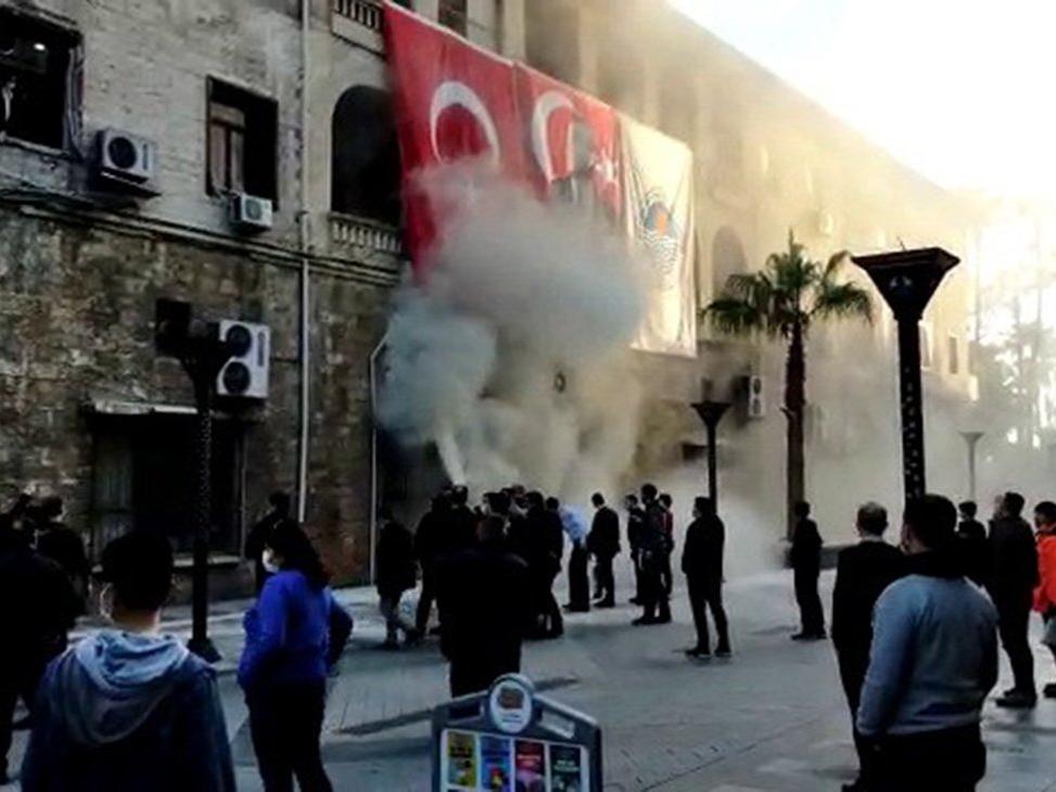 Mersin Büyükşehir Belediyesi'nde patlama