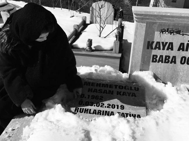 Seray Kaya yeni yaşında babasının mezarındaydı... 'Kara kızın 30 oldu'