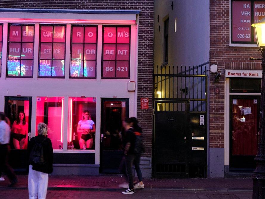 Amsterdam'da seks işçileri isyanda... Red Light District'teki genelevler taşınıyor