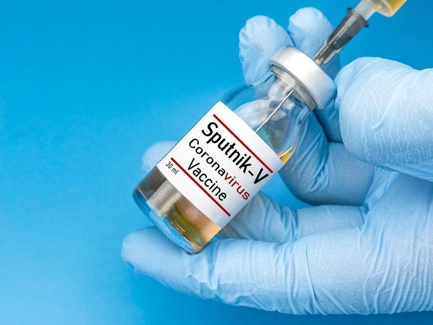Bloomberg: Putin’in bir zamanlar küçümsenen aşısı şimdi pandemiyle mücadelenin gözdelerinden oldu