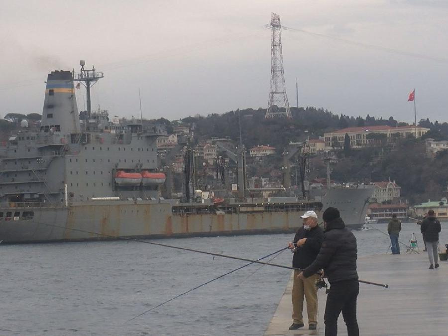 Amerikan savaş gemisi İstanbul Boğazı'ndan geçti